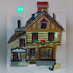 Lemax - Holiday Decorative House - Green & Red